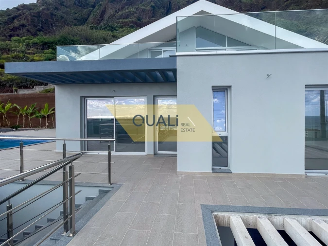 Moradia T4 para Venda em Paul do Mar Foto 14