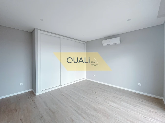 Moradia T4 para Venda em Paul do Mar Foto 22