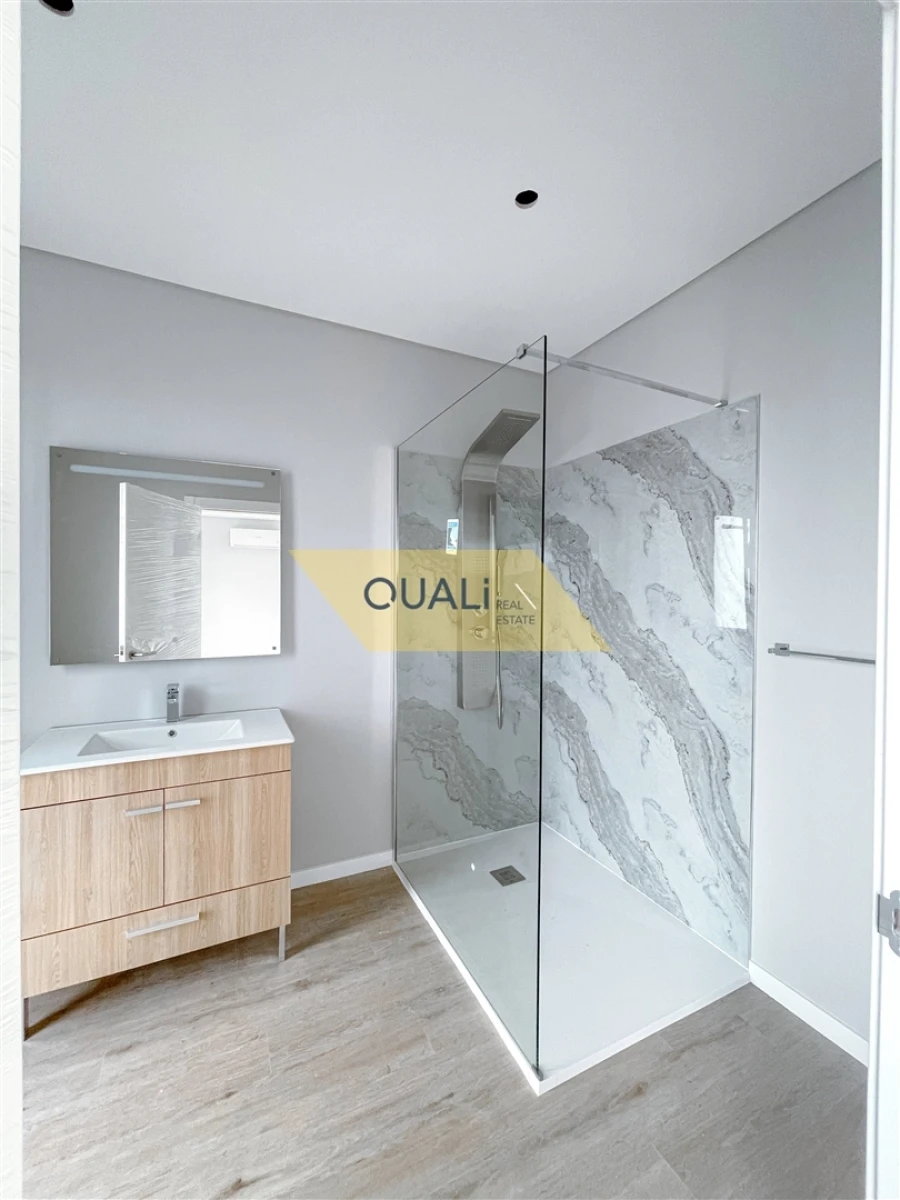 Moradia T4 para Venda em Paul do Mar Foto 21