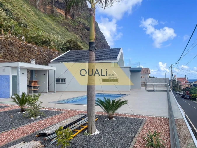 Moradia T4 para Venda em Paul do Mar Foto 11