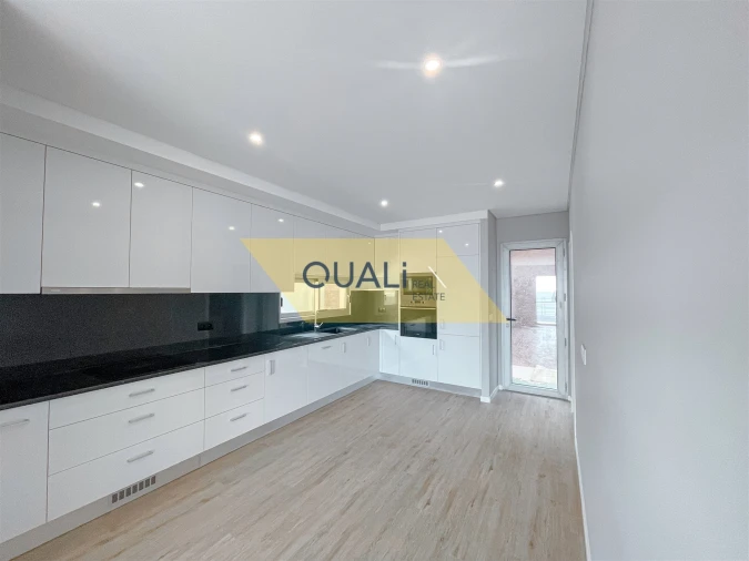 Moradia T4 para Venda em Paul do Mar Foto 17