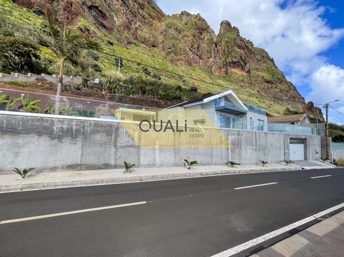 Moradia T4 para Venda em Paul do Mar Foto 5