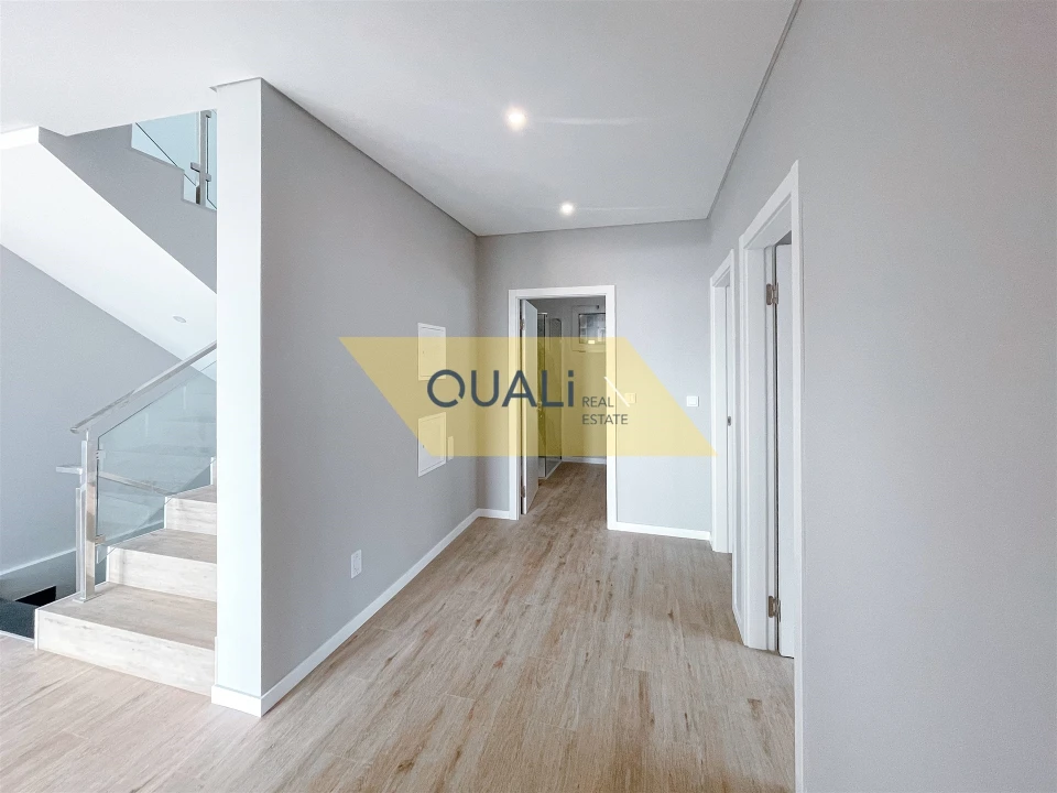 Moradia T4 para Venda em Paul do Mar Foto 25