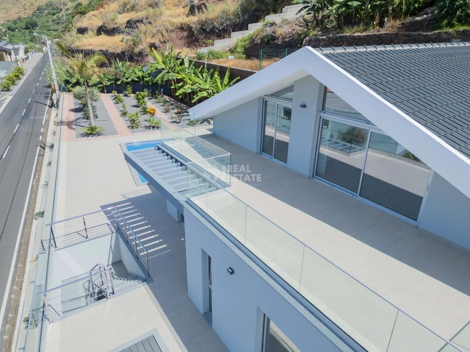 Moradia T4 para Venda em Paul do Mar Foto 10