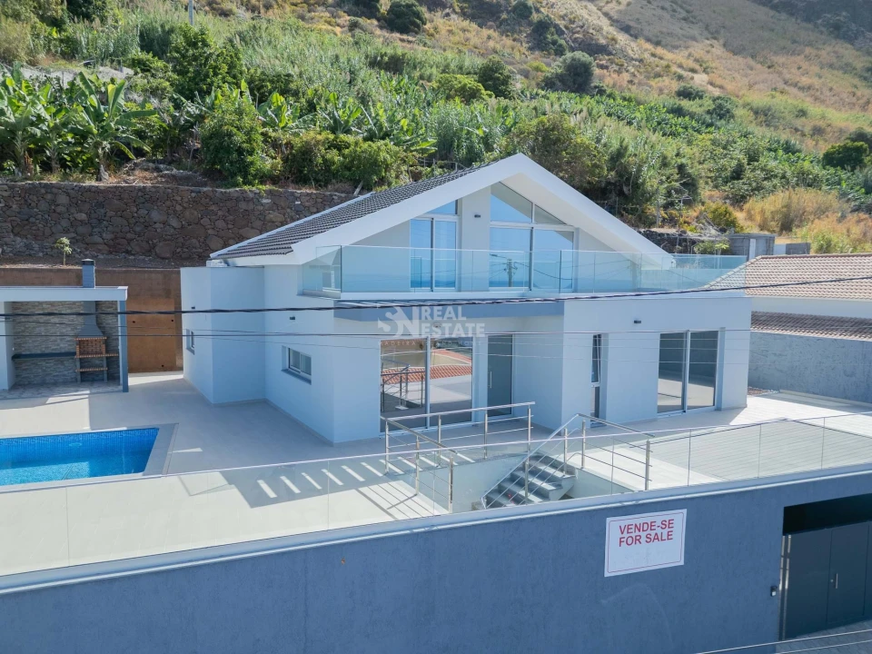 Moradia T4 para Venda em Paul do Mar Foto 3