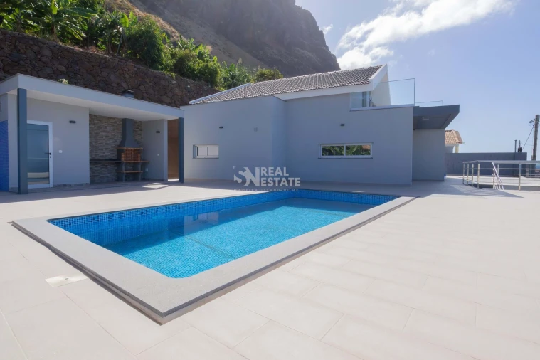 Moradia T4 para Venda em Paul do Mar Foto 13