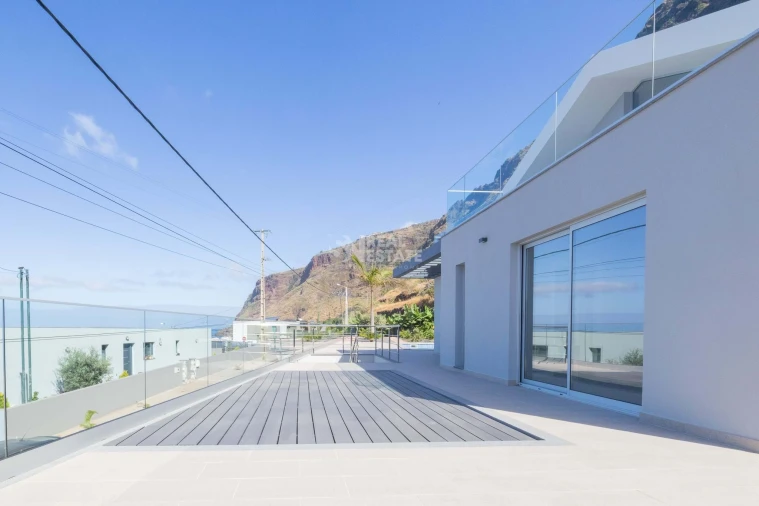 Moradia T4 para Venda em Paul do Mar Foto 4