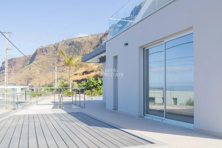 Moradia T4 para Venda em Paul do Mar Foto 31