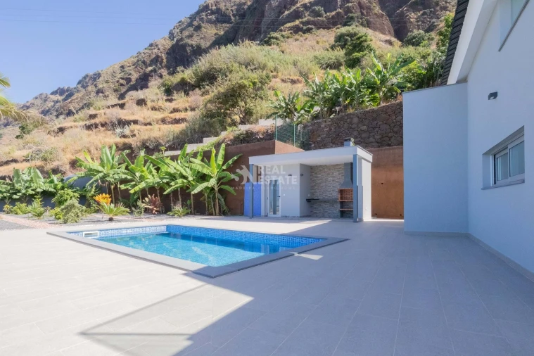 Moradia T4 para Venda em Paul do Mar Foto 15