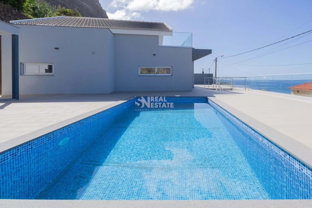 Moradia T4 para Venda em Paul do Mar Foto 14