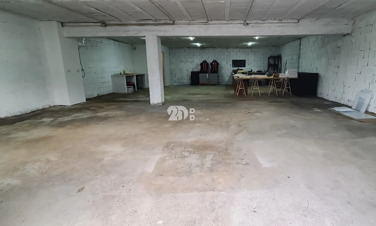 Armazém para Venda em Landim Foto 1