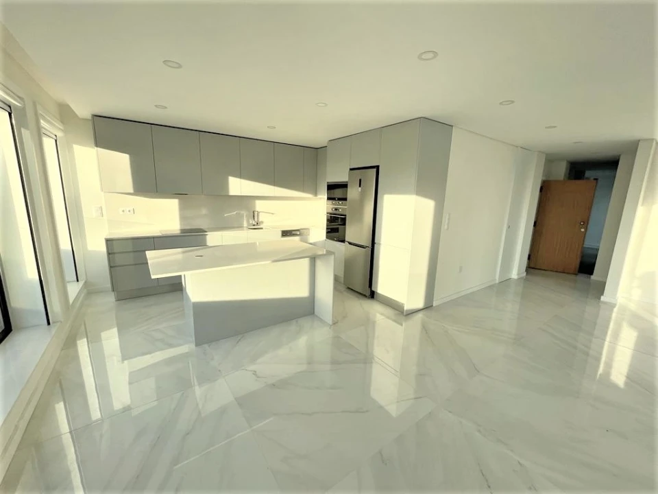 Apartamento T2 para Venda em Cidade da Maia Foto 3