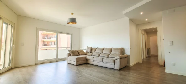 Apartamento T3 para Venda em Carcavelos e Parede