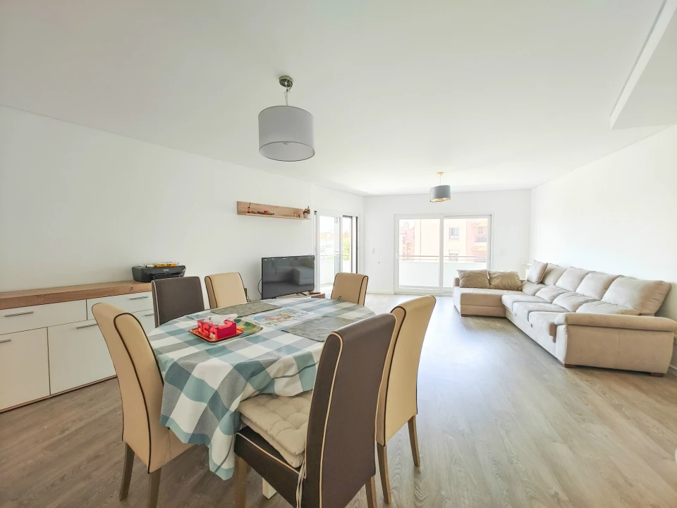 Apartamento T3 para Venda em Carcavelos e Parede Foto 9