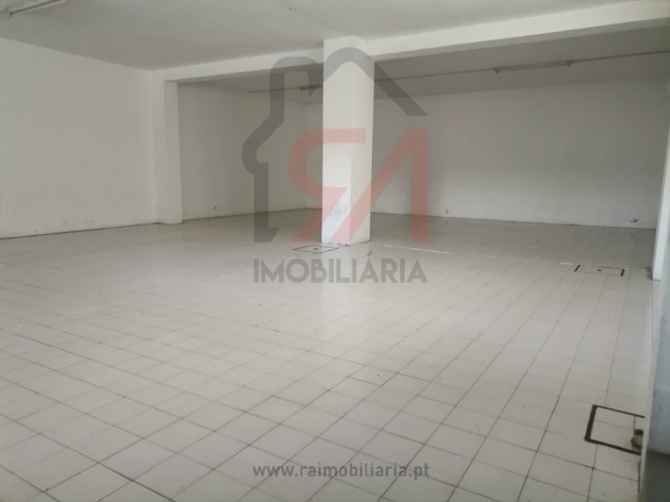 Armazém para Venda em Paços de Ferreira Foto 5