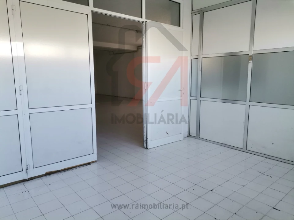 Armazém para Venda em Paços de Ferreira Foto 7