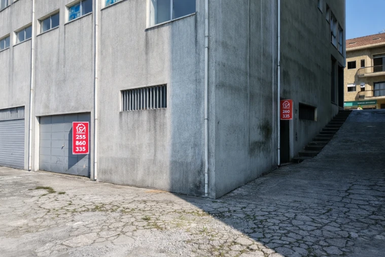 Armazém para Venda em Paços de Ferreira