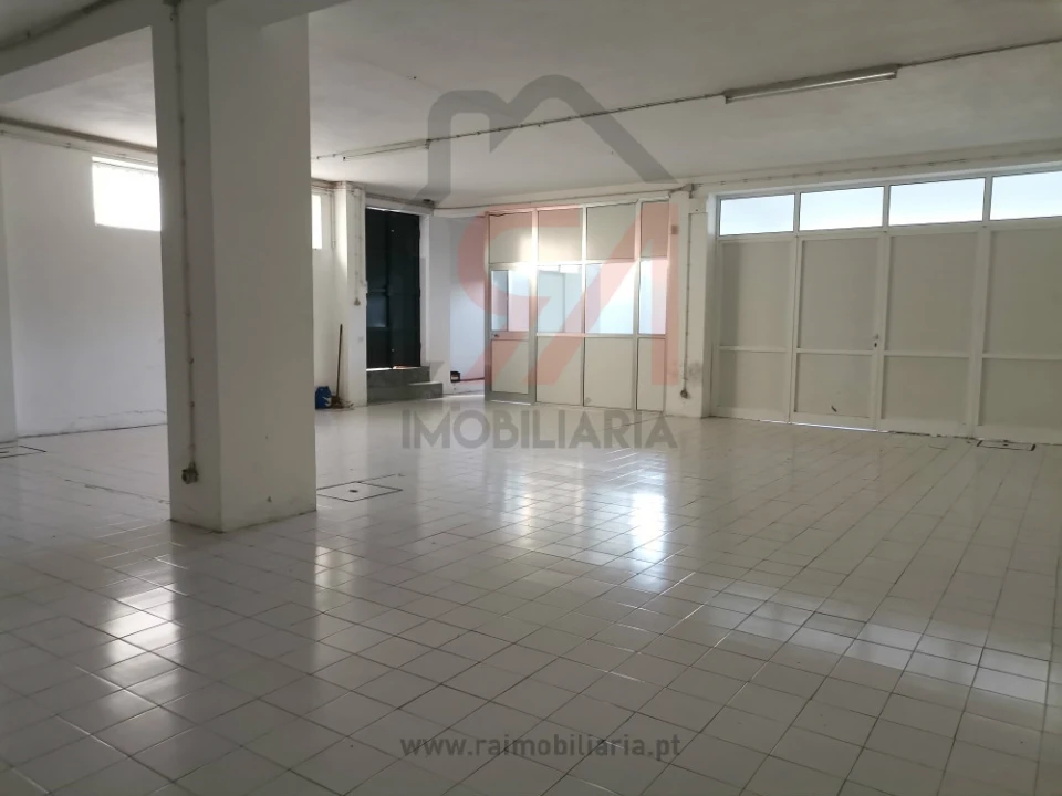 Armazém para Venda em Paços de Ferreira Foto 6