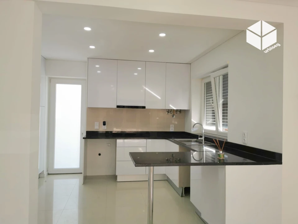 Apartamento T3 para Venda em Buarcos Foto 3