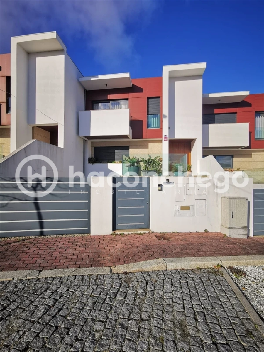 Moradia T4 para Venda em Abade de Neiva Foto 3