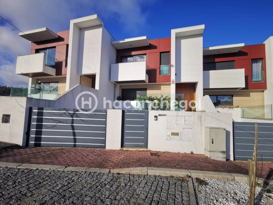 Moradia T4 para Venda em Abade de Neiva Foto 2