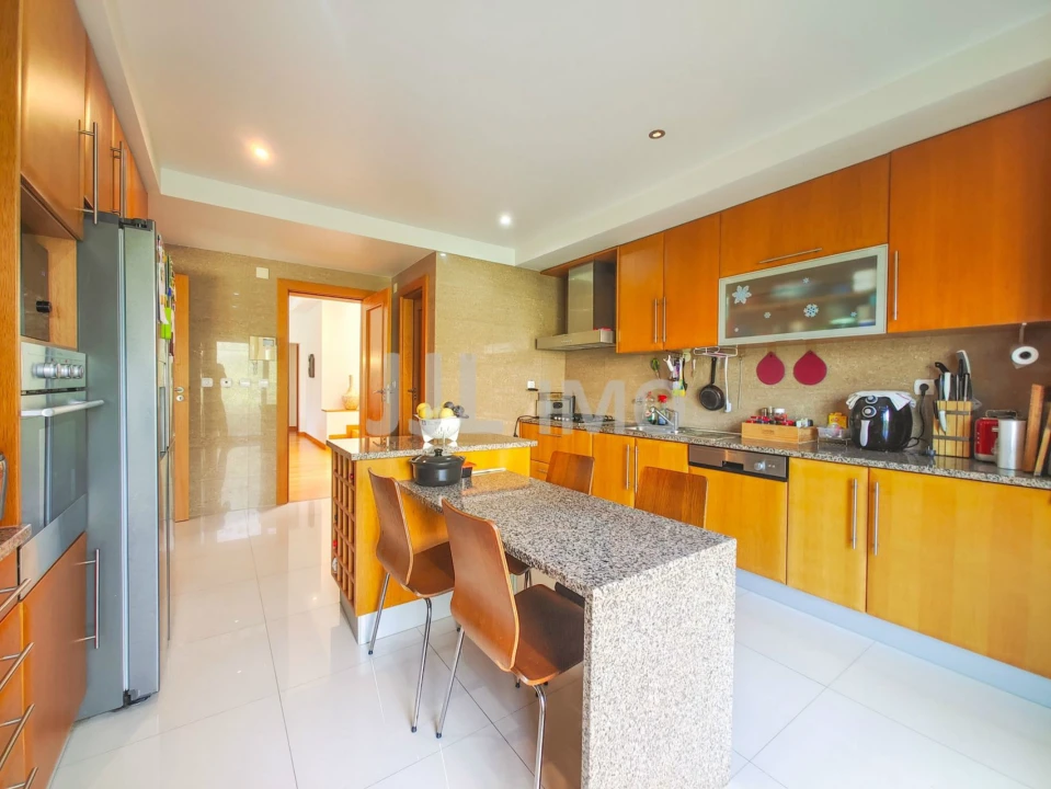 Moradia T4 para Venda em Alcabideche Foto 7