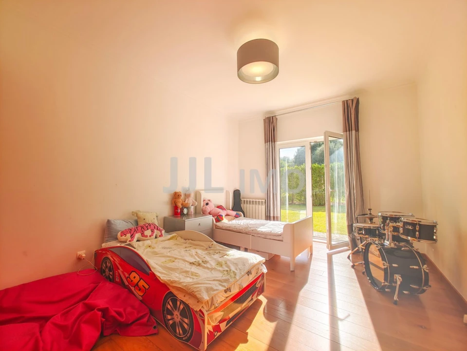 Moradia T4 para Venda em Alcabideche Foto 12