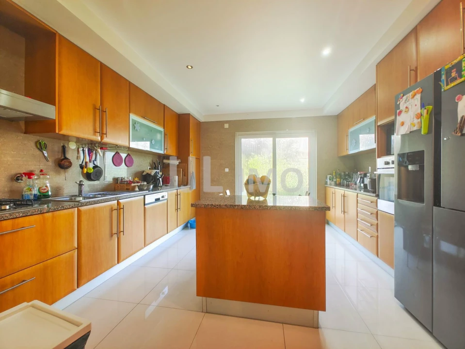 Moradia T4 para Venda em Alcabideche Foto 16