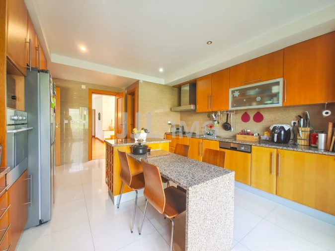 Moradia T4 para Venda em Alcabideche Foto 7