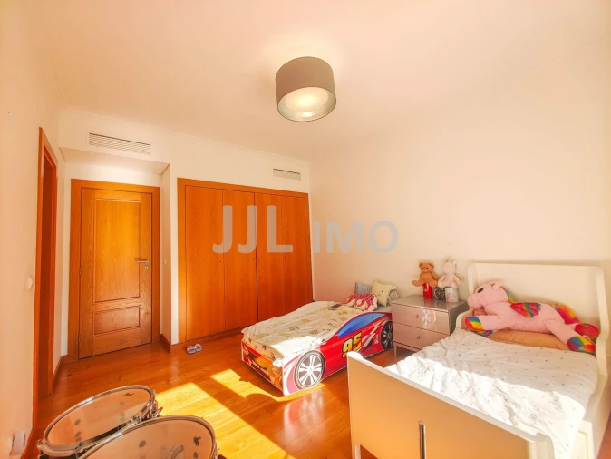 Moradia T4 para Venda em Alcabideche Foto 3