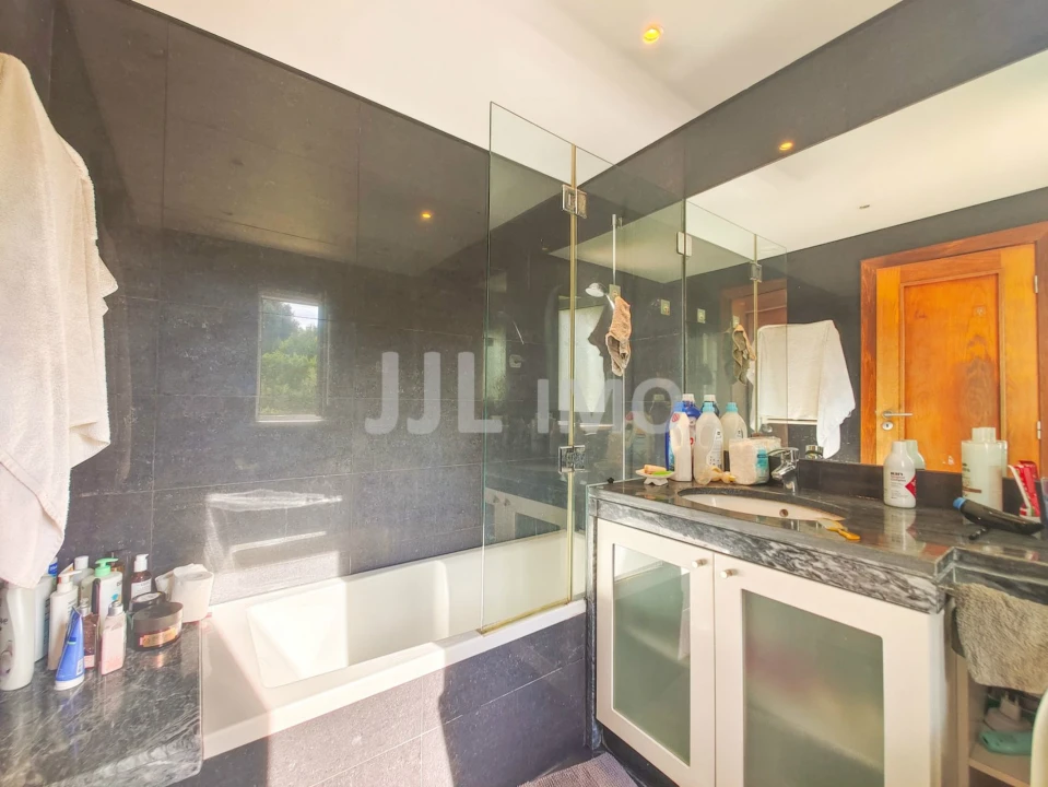 Moradia T4 para Venda em Alcabideche Foto 9