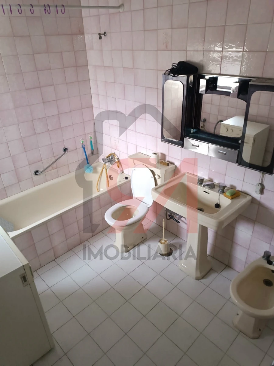 Moradia T0 para Venda em Carvalhosa Foto 6