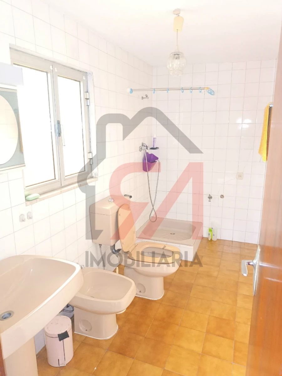 Moradia T0 para Venda em Carvalhosa Foto 9