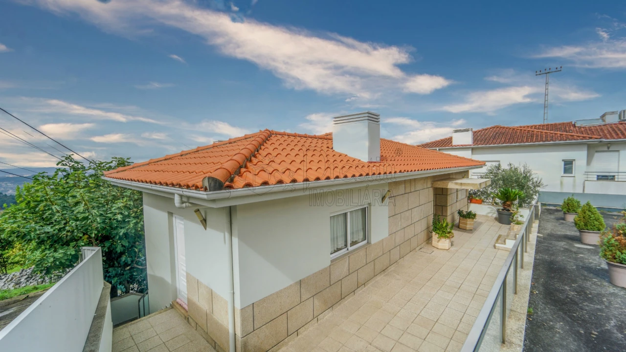 Moradia T4 para Venda em Costa Foto 4