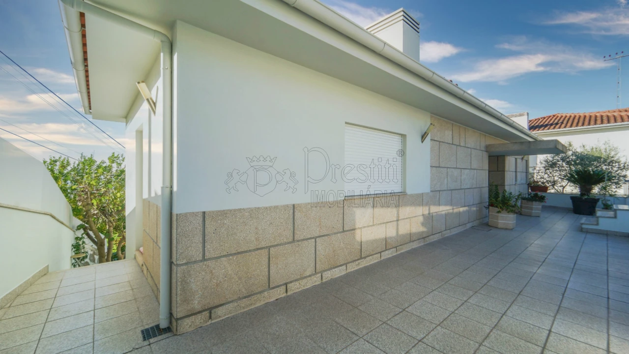 Moradia T4 para Venda em Costa Foto 5