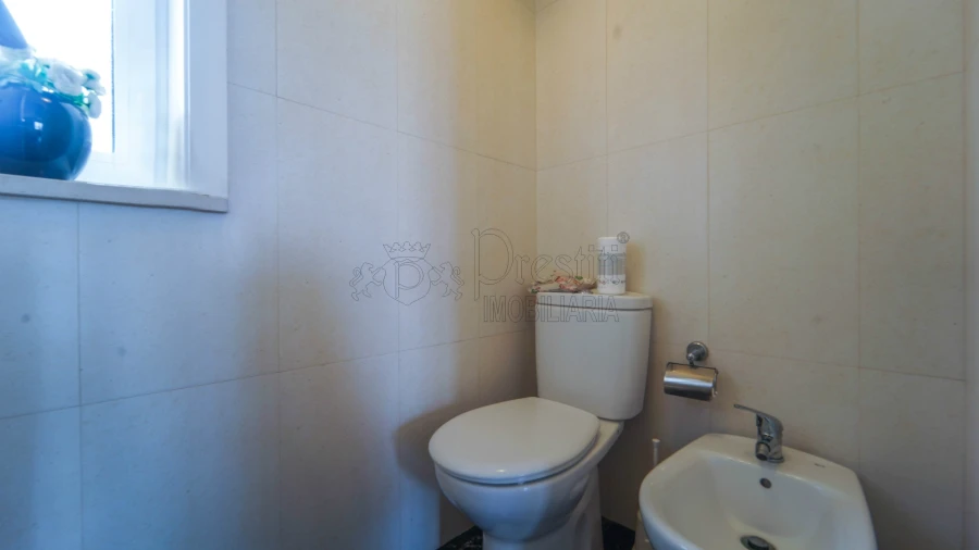 Moradia T4 para Venda em Costa Foto 16