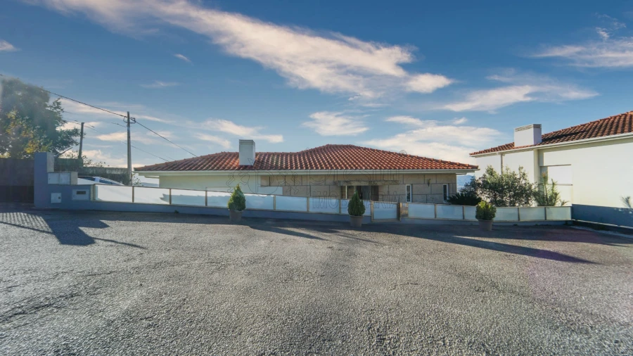 Moradia T4 para Venda em Costa Foto 3