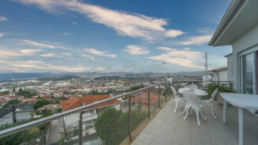 Moradia T4 para Venda em Costa Foto 8