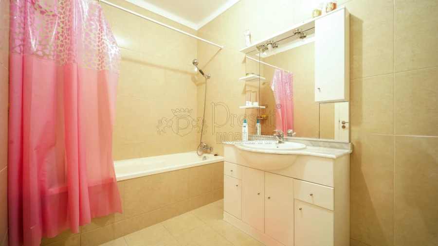 Moradia T4 para Venda em Costa Foto 33