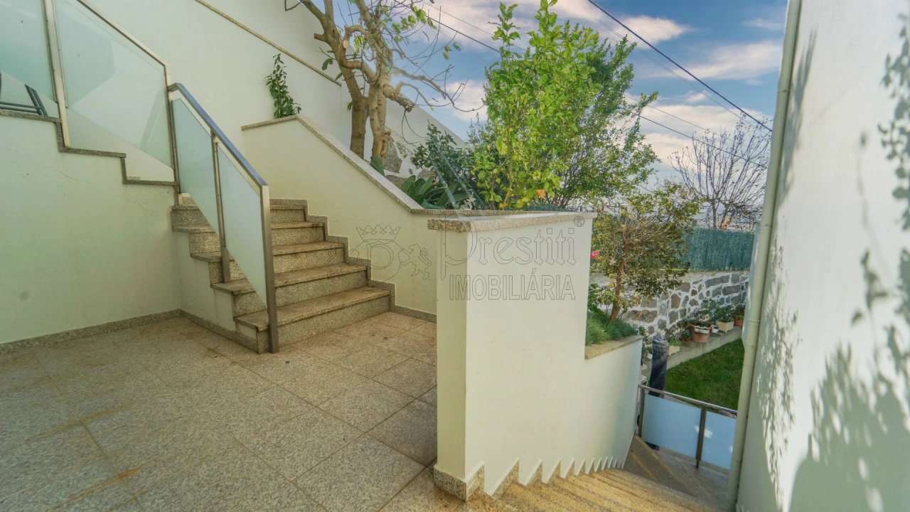 Moradia T4 para Venda em Costa Foto 37