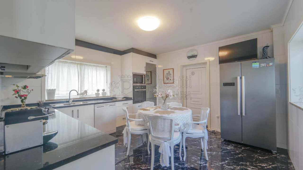 Moradia T4 para Venda em Costa Foto 19