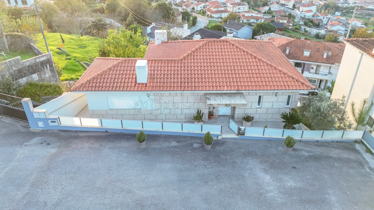 Moradia T4 para Venda em Costa Foto 2