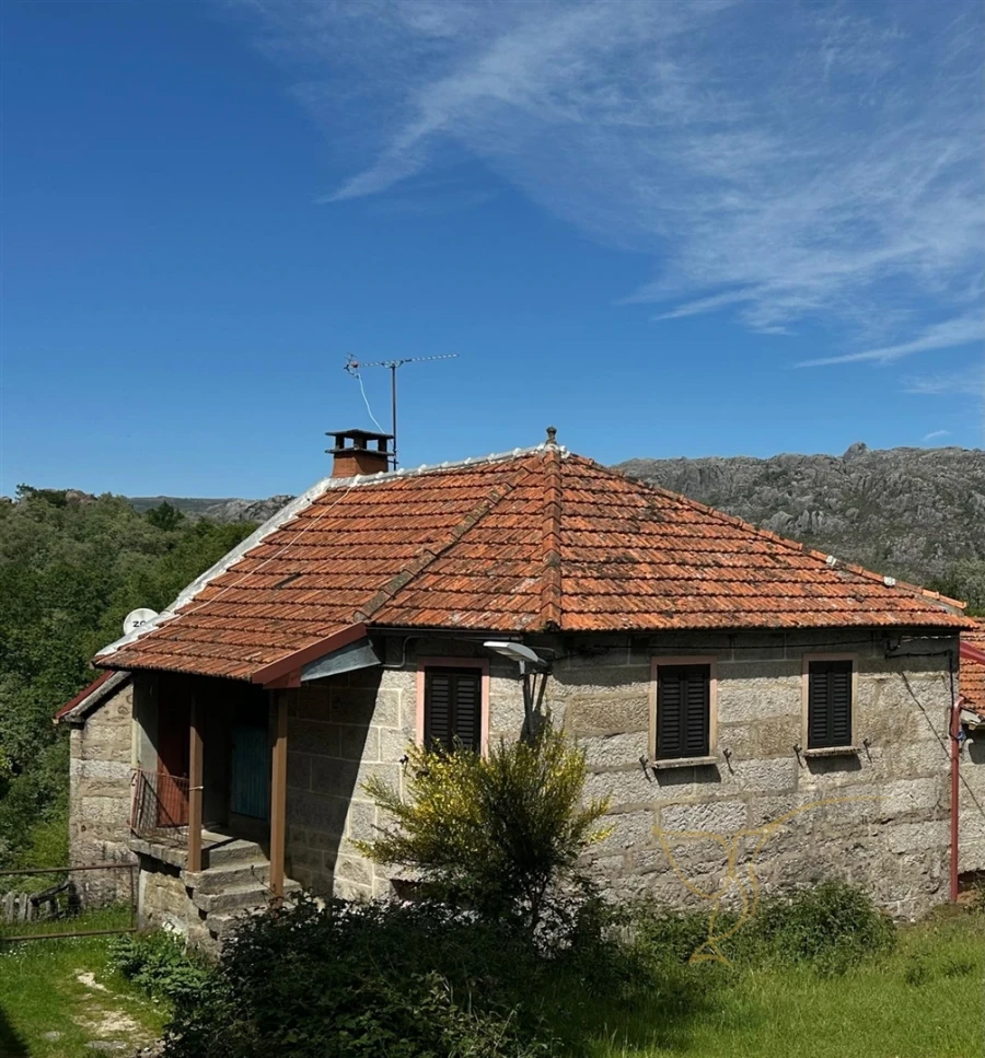 Moradia T0 para Venda em Castro Laboreiro e Lamas de Mouro Foto 3