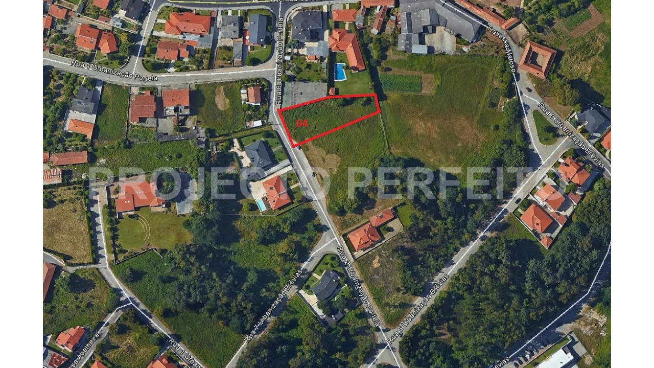 Terreno para Venda em Paços de Brandão Foto 2