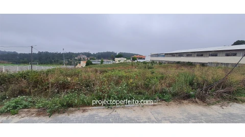 Terreno para Venda em Paços de Brandão