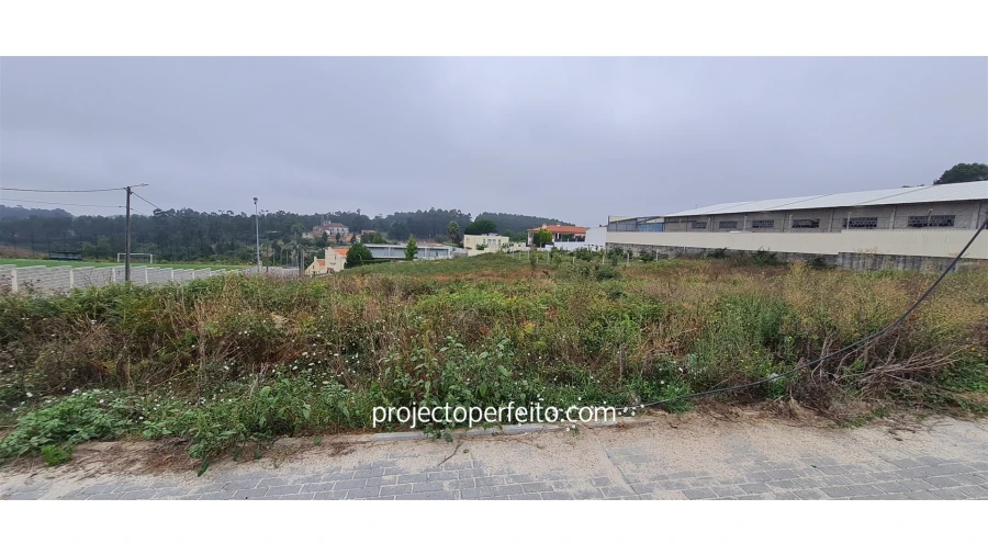 Terreno para Venda em Paços de Brandão Foto 2