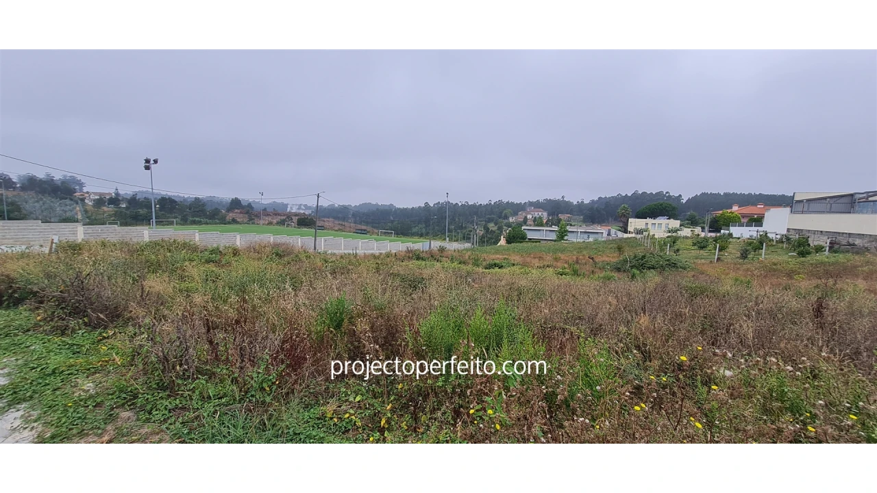 Terreno para Venda em Paços de Brandão Foto 3