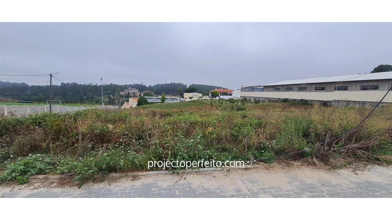Terreno para Venda em Paços de Brandão Foto 2