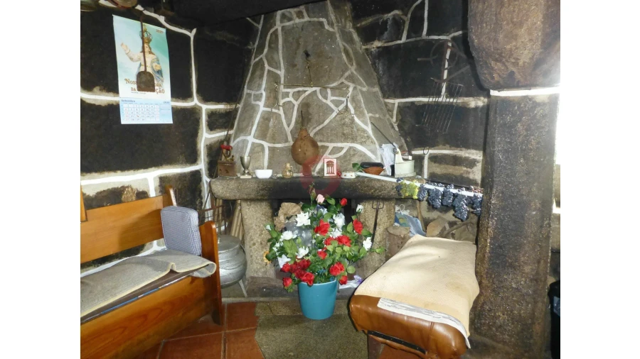 Moradia T5 para Venda em Riba de Mouro Foto 6