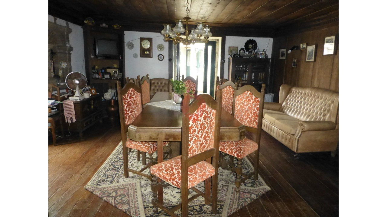 Moradia T5 para Venda em Riba de Mouro Foto 8